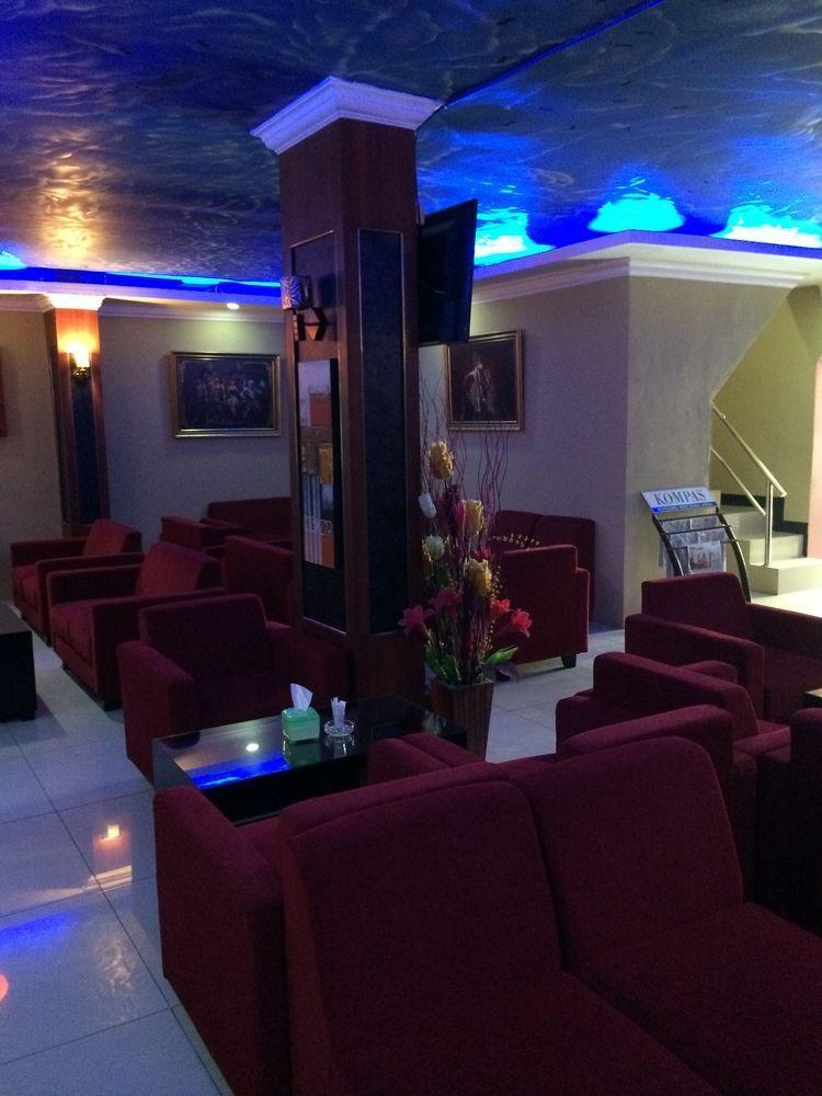 Hollywood Hotel Джакарта Экстерьер фото
