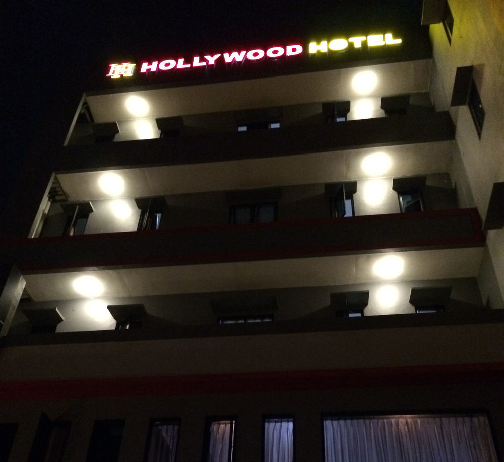 Hollywood Hotel Джакарта Экстерьер фото
